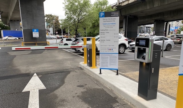 Dashou Boom Gate instalado en un estacionamiento en la calle Australia